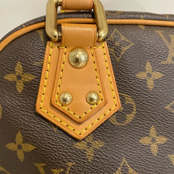 Louis Vuitton Monogram Canvas Manhattan PM Bag - Picture 7 of 16